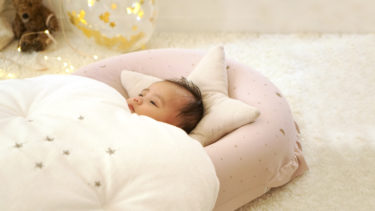 赤ちゃんの添い寝やお昼寝に。空気で膨らむベビーネスト「ネンネココ」