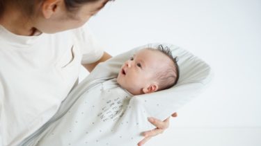 ディモワの「たまごマットおくるみsleep」が新生児育児をサポート